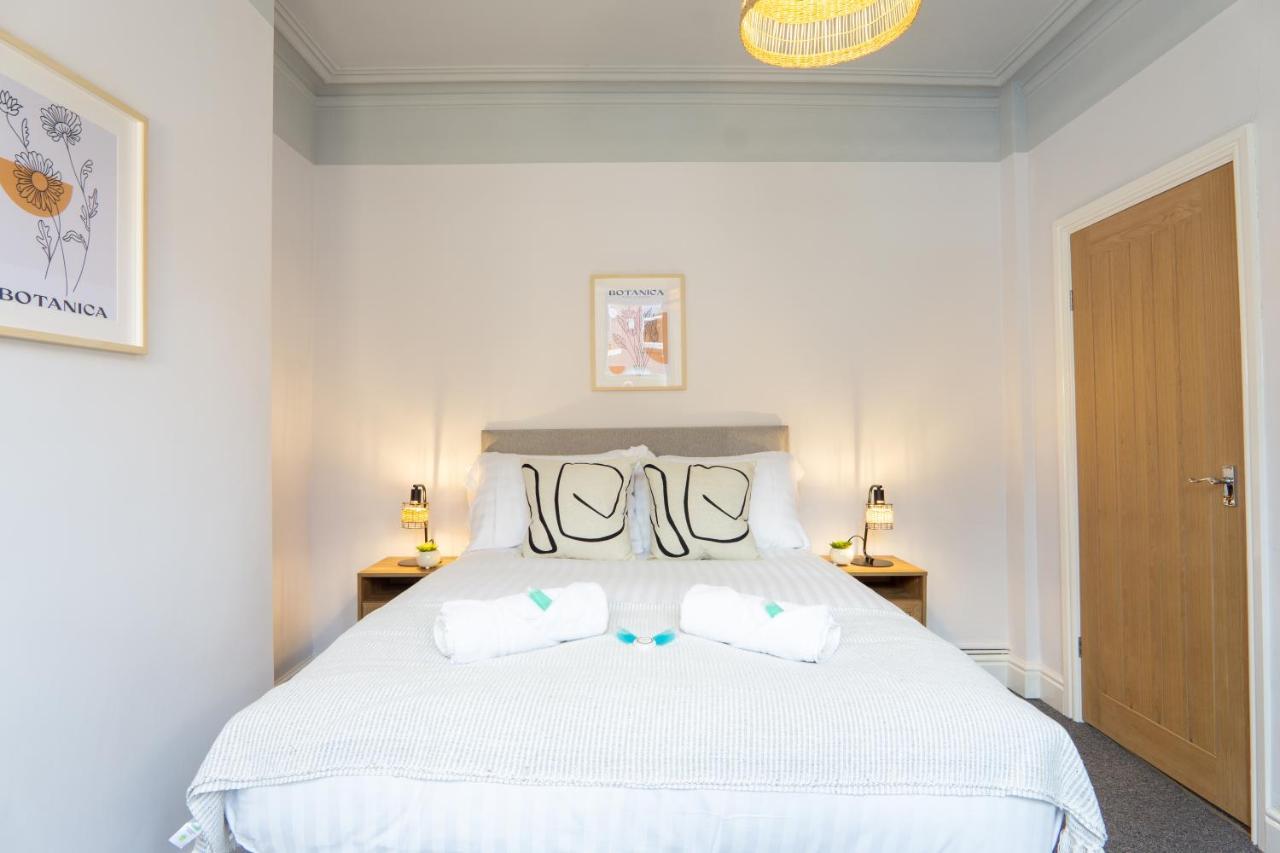 Air Host & - Cedar House - 3br With Parking Holiday home Liverpool