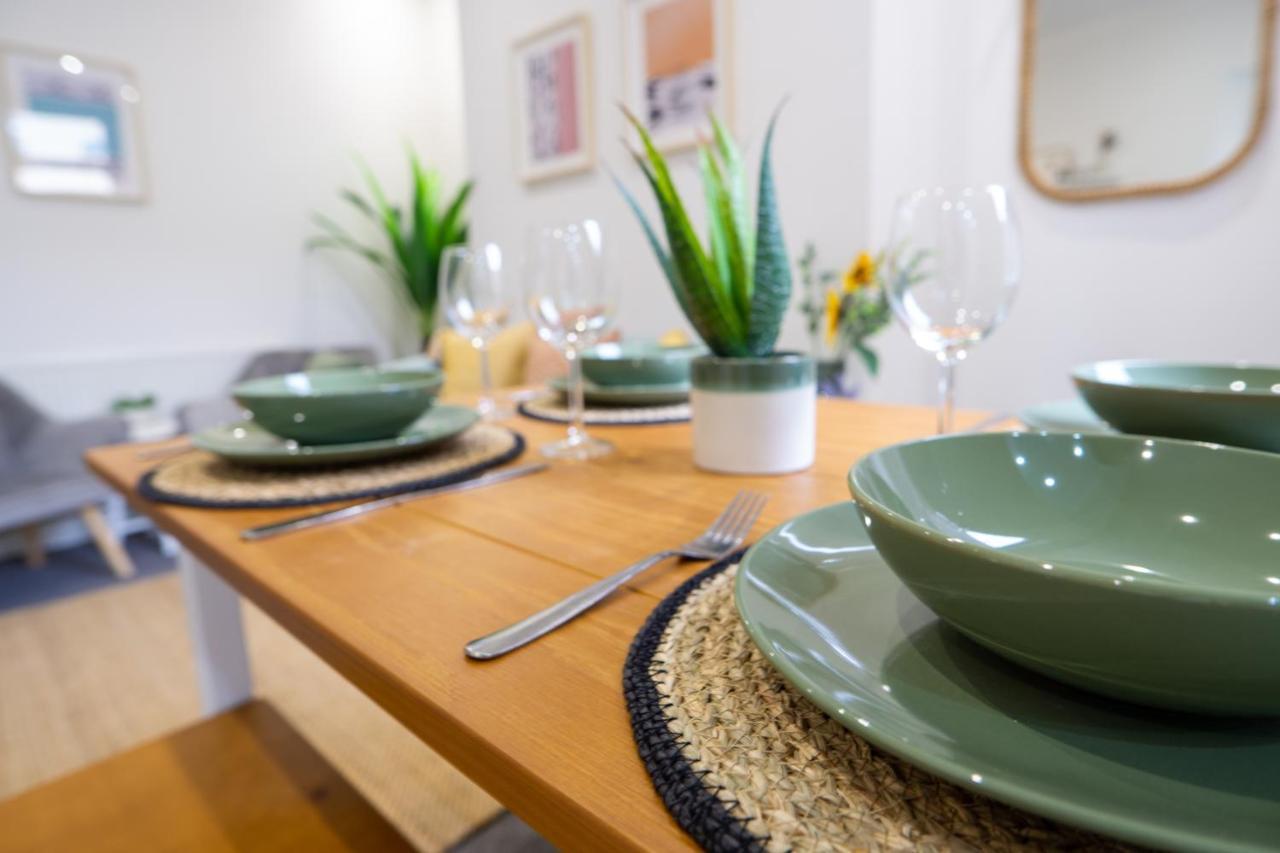 Holiday home Air Host & - Cedar House - 3br With Parking