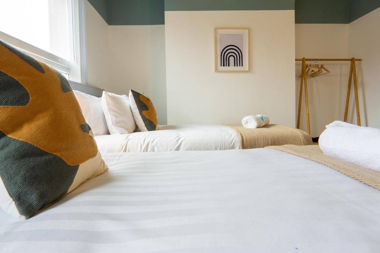 Air Host & - Cedar House - 3br With Parking Holiday home Liverpool