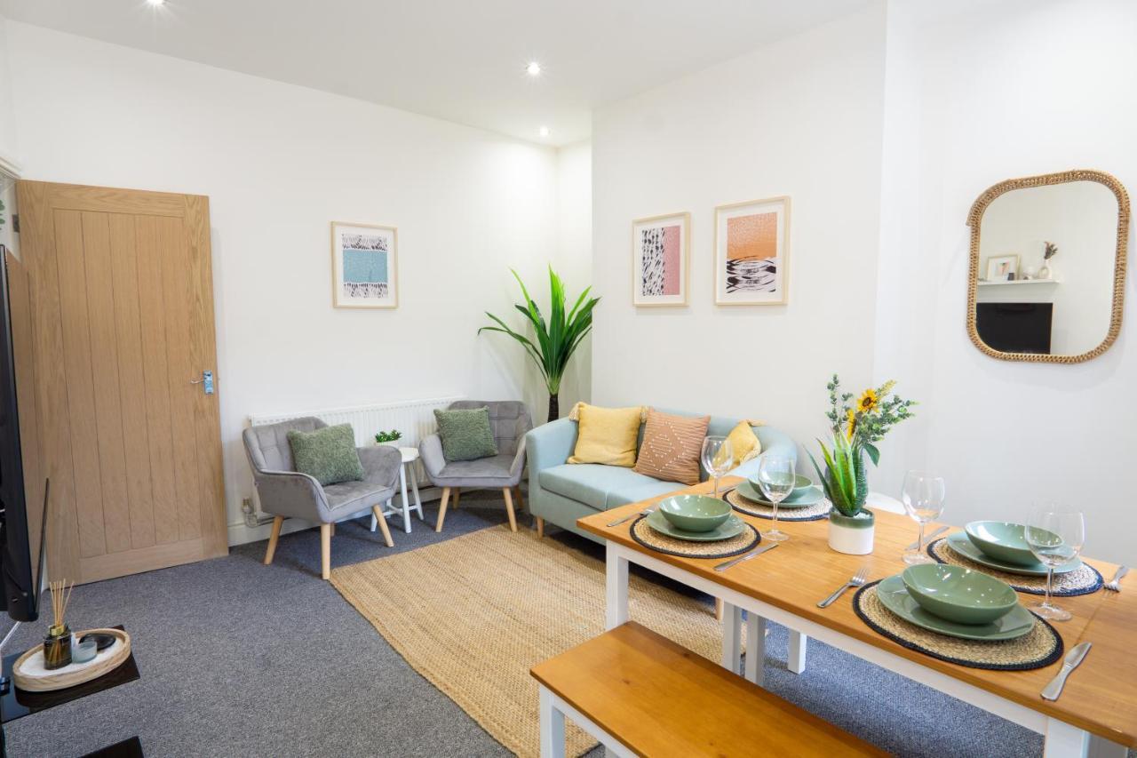 Air Host & - Cedar House - 3br With Parking Liverpool
