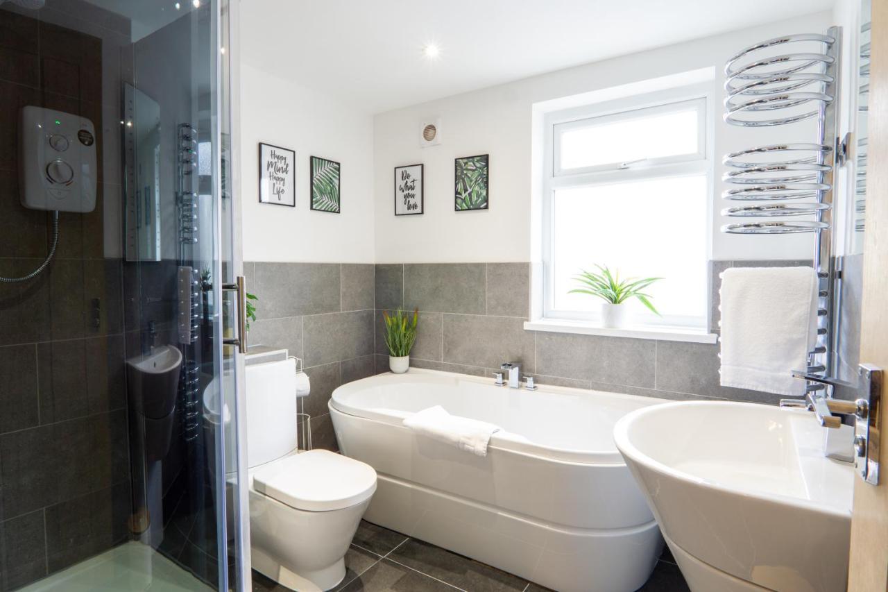 Air Host & - Cedar House - 3br With Parking Liverpool