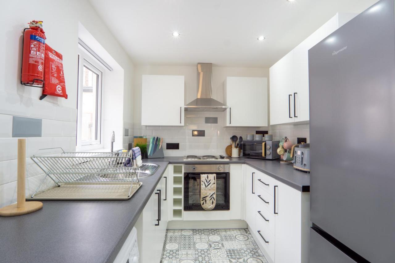 Air Host & - Cedar House - 3br With Parking Holiday home *