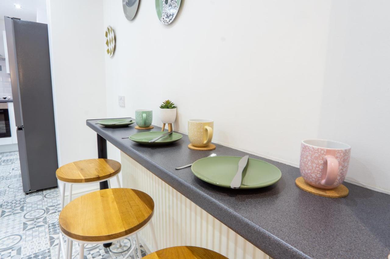 Holiday home Air Host & - Cedar House - 3br With Parking Liverpool