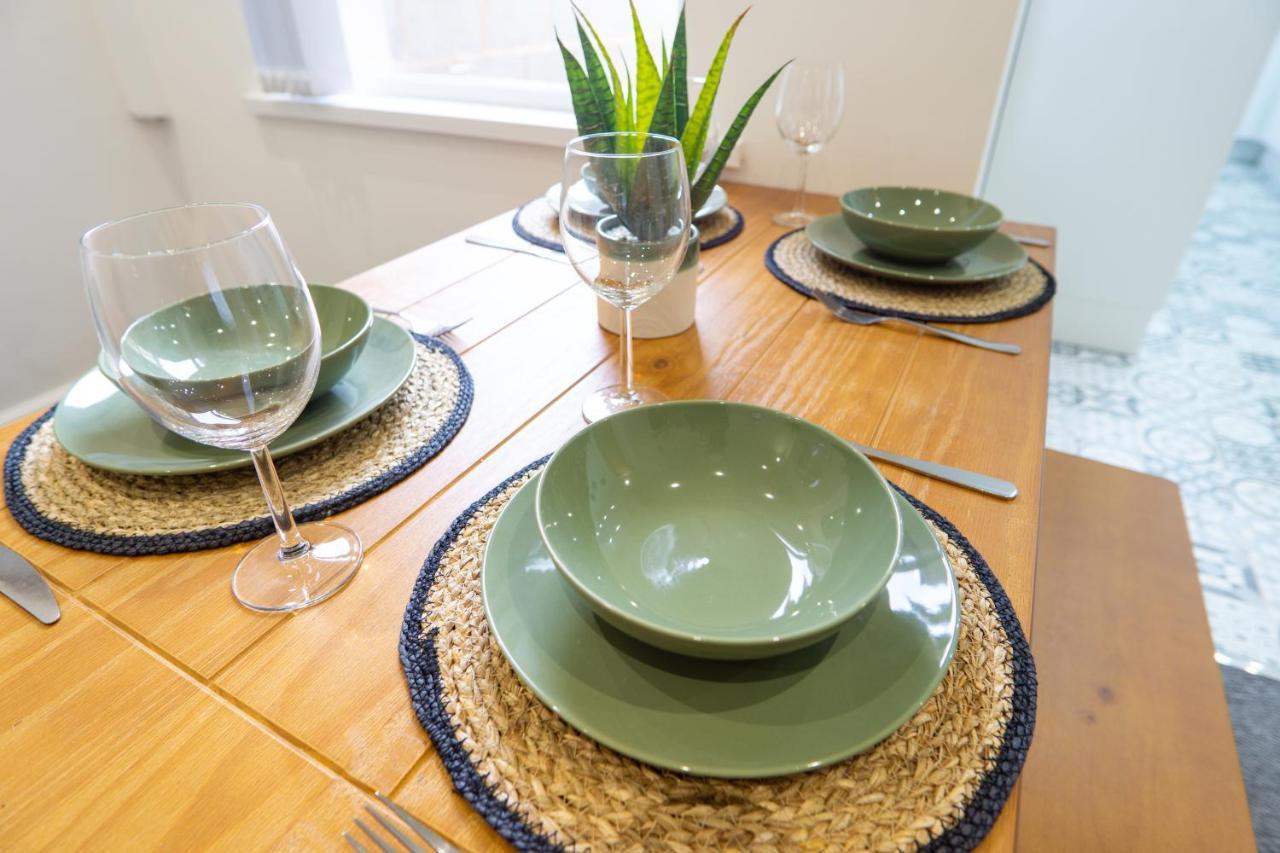 Air Host & - Cedar House - 3br With Parking Liverpool