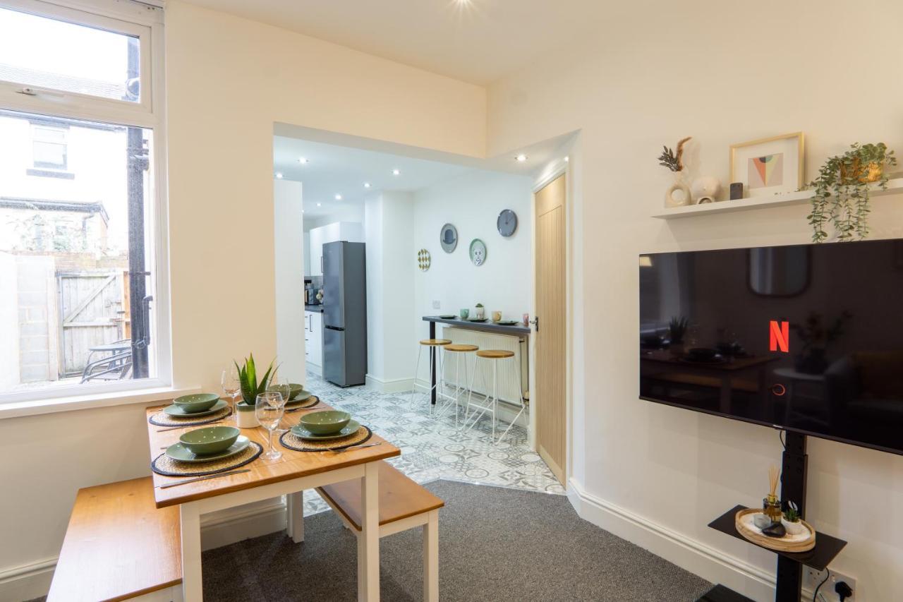 Air Host & - Cedar House - 3br With Parking Holiday home Liverpool
