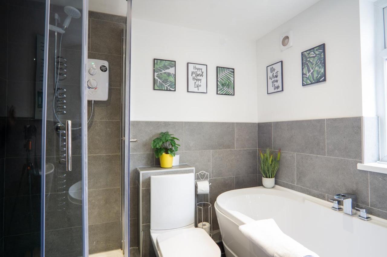 Holiday home Air Host & - Cedar House - 3br With Parking